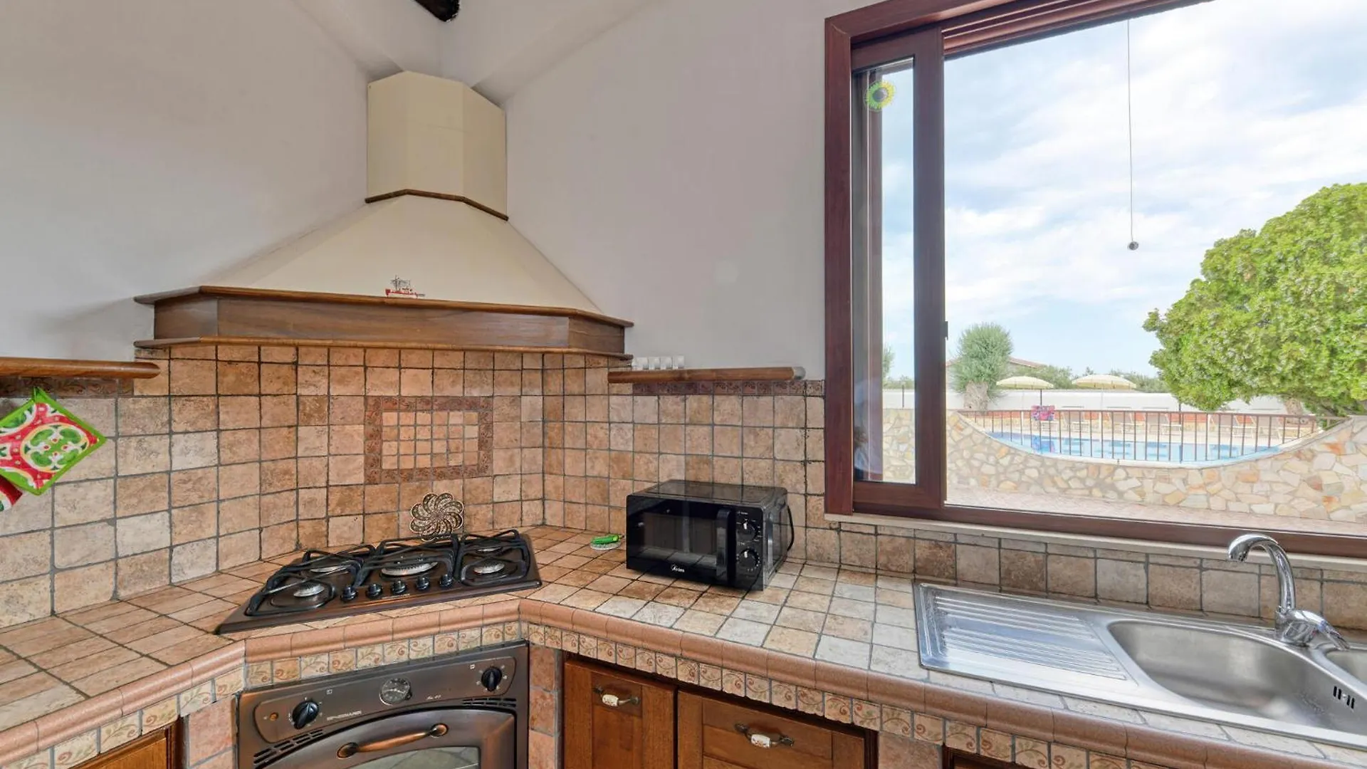 Gorgeous Home In C,Da Monasteri With Wifi Floridia 0*,  Italy