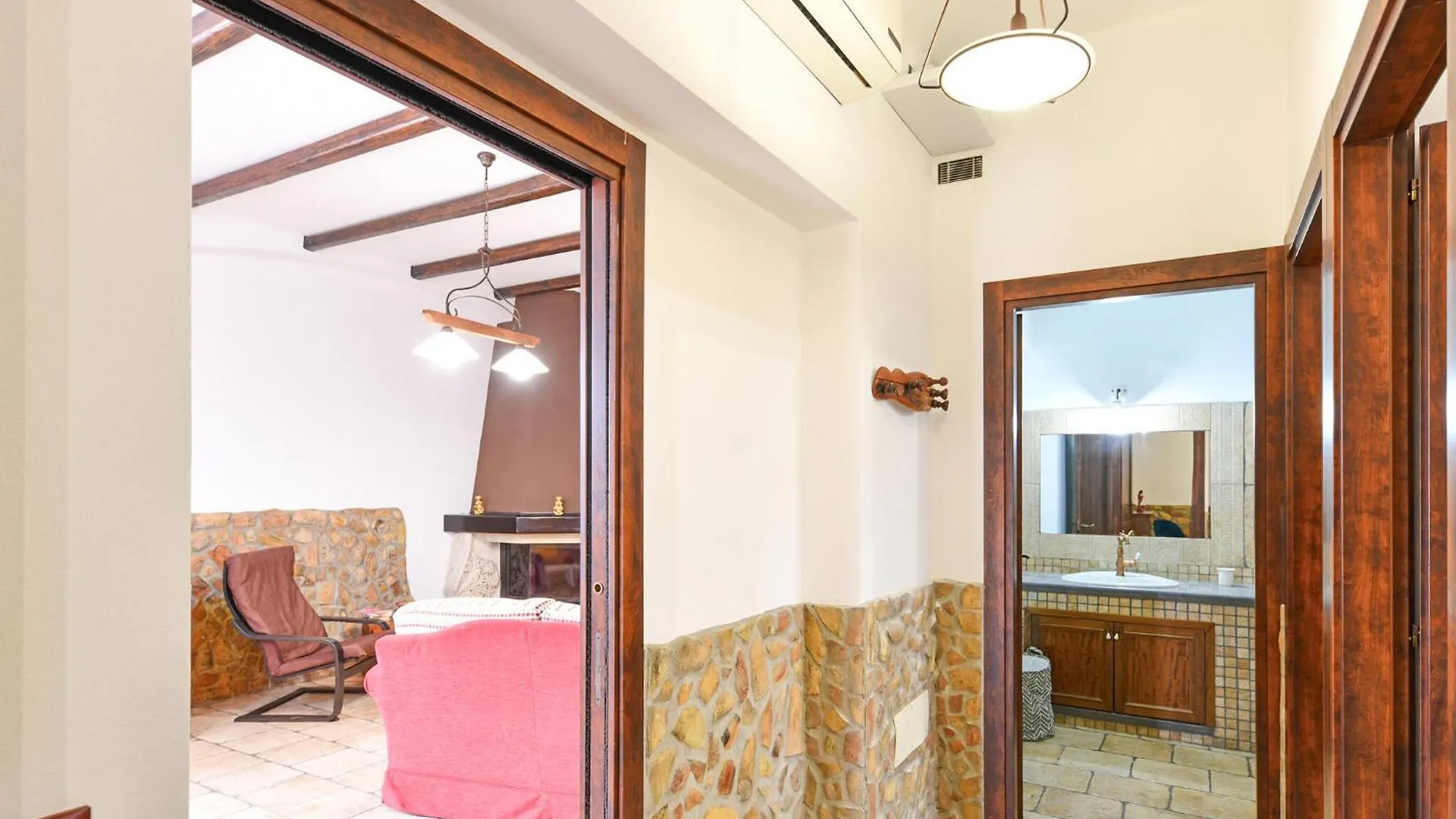 Gorgeous Home In C,Da Monasteri With Wifi Floridia